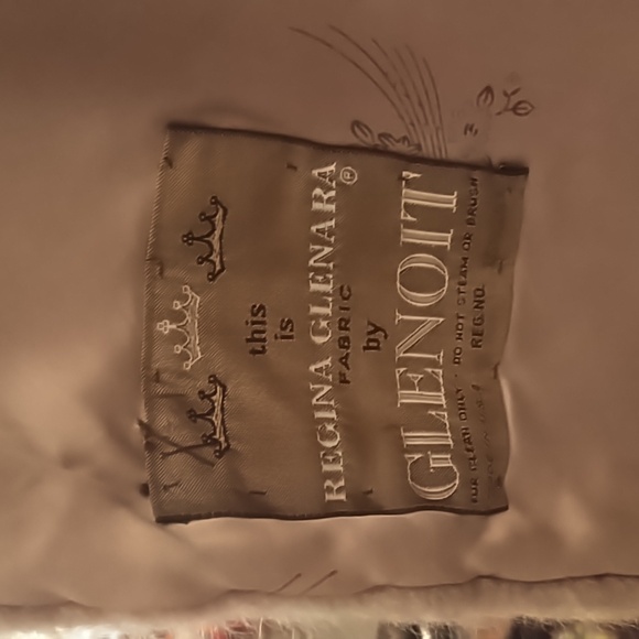 Women's elegant vintage 1950 faux fur shawl wrap by Regina Glenara Glenoit. - Picture 5 of 9